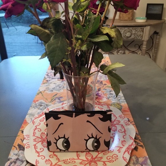 Betty Boop makeup bag - Picture 2 of 3